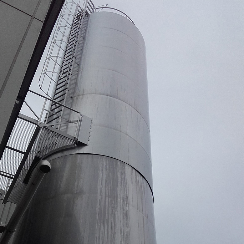 External tank for milk storage